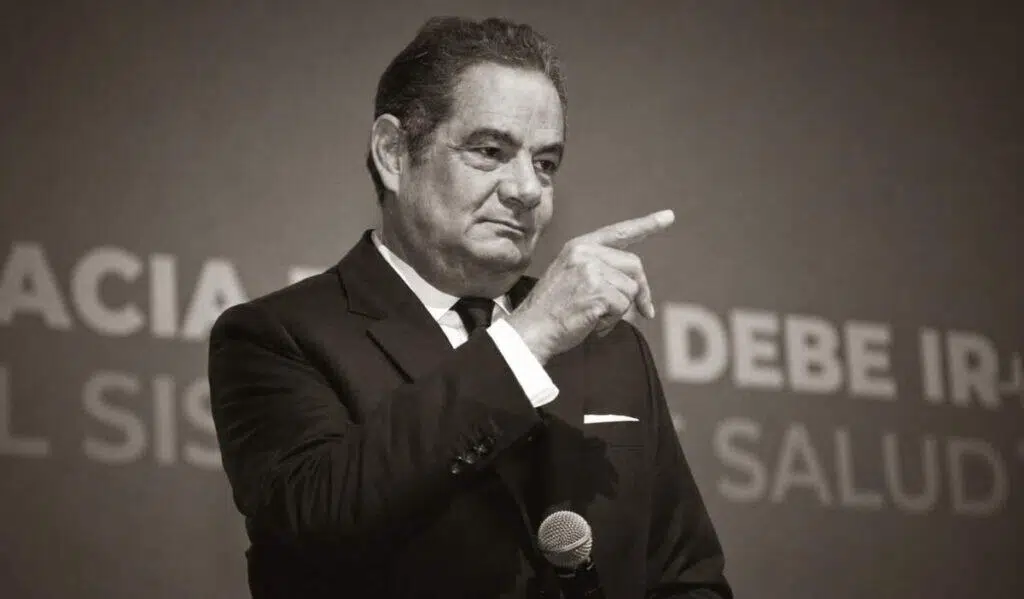 Imagen de Germán Vargas Lleras en un evento político importante en Colombia